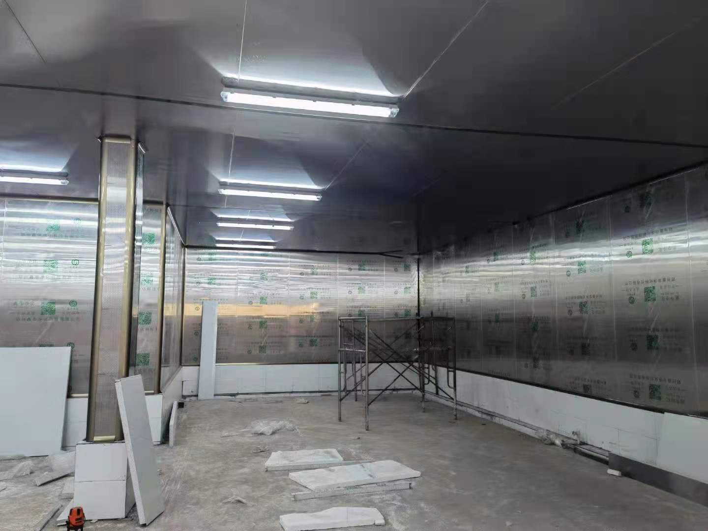 尉氏縣周伍清真食品廠鹵制車間凈化裝修工程！